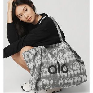 NWT Alo Yoga Shopper Tote - Grey Tie Dye